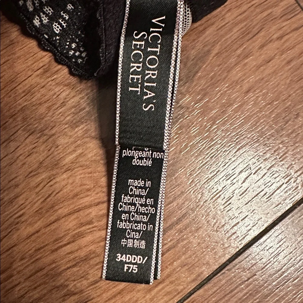 Victoria’s Secret Inlined Plunge Bra 34DDD - Picture 4 of 8
